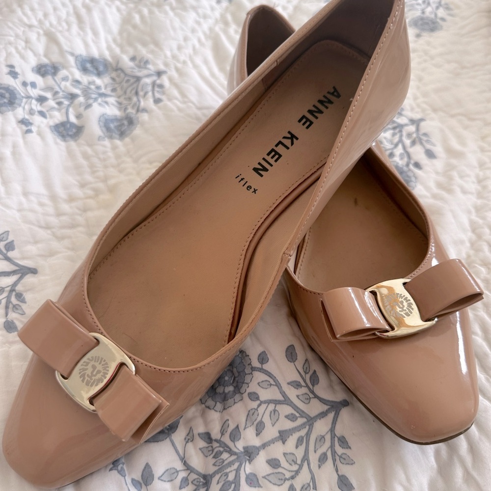 Anne Klein Women's Tan Flats